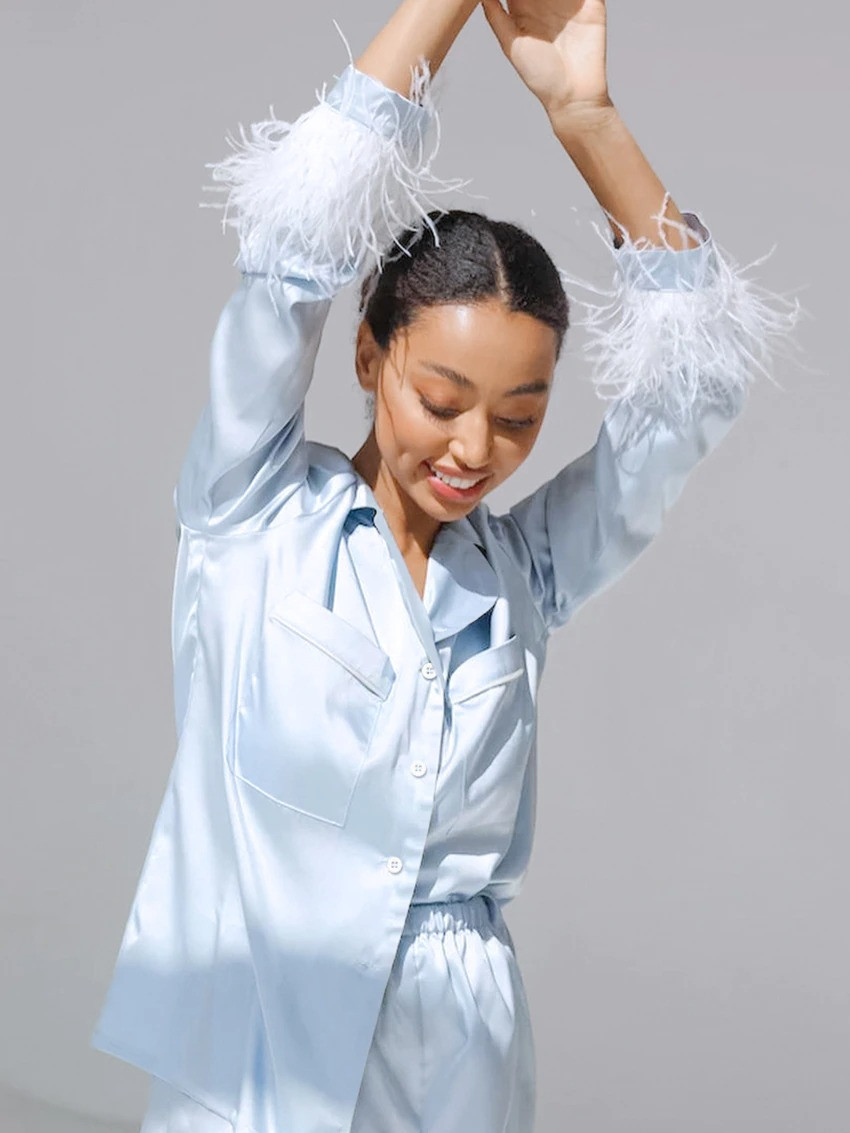 Пижама женская атласная с перьями. Комплект шелковый с длинным рукавом и шортами, р. M (голубой) - фото 3 - id-p1526620920