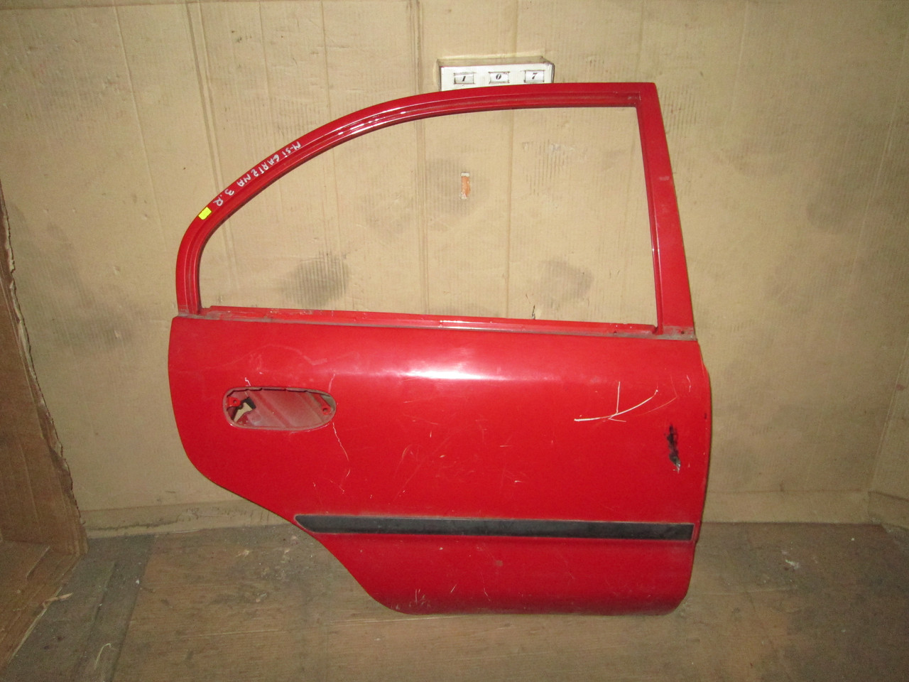 No107 Б/у Двері задні права для Mitsubishi Carisma 1995-2004 (Sedan) (Хетчбек)