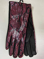 Женские перчатки трикотажные cенсорные с лаковым покрытием под змеиный принт