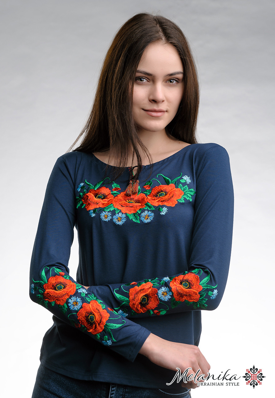 Женская вышитая футболка темно-синего цвета с длинным рукавом «Маковое поле» - фото 3 - id-p1527015063