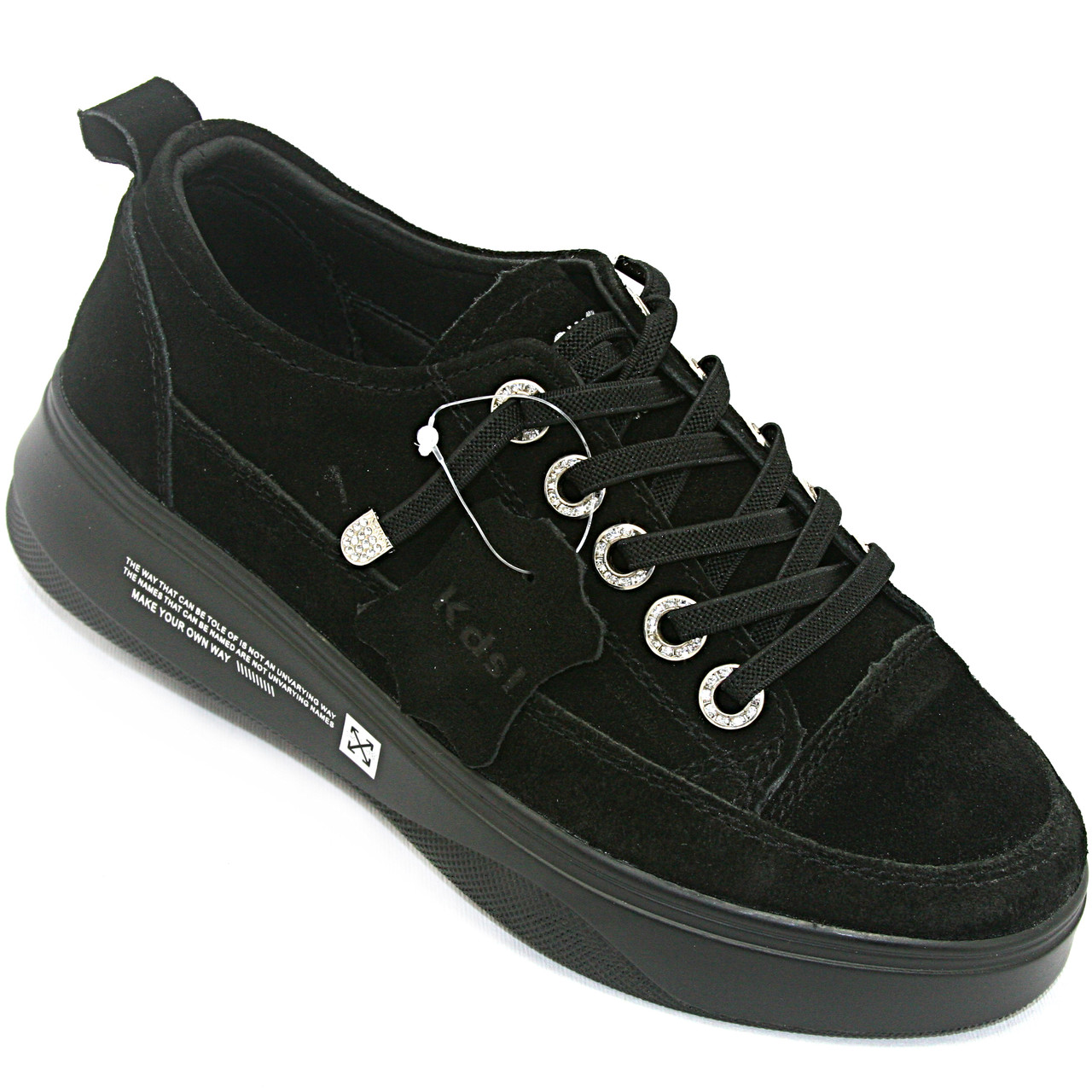 Кроссовки женские черного цвета с большими круглыми люверсами на ...