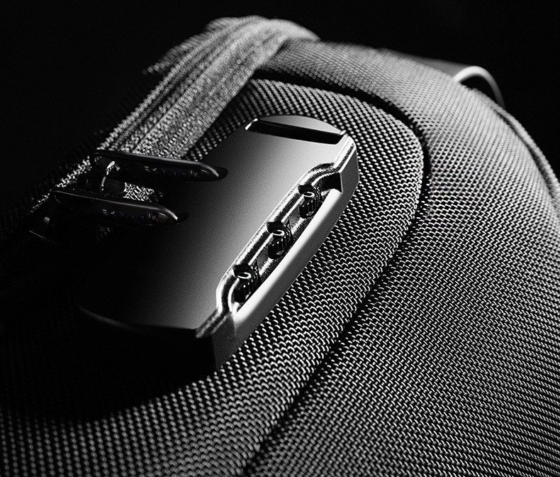 Нагрудная сумка мужская водонепроницаемая Bange с USB, черный цвет ( код: IBM028B ) - фото 10 - id-p1527067918