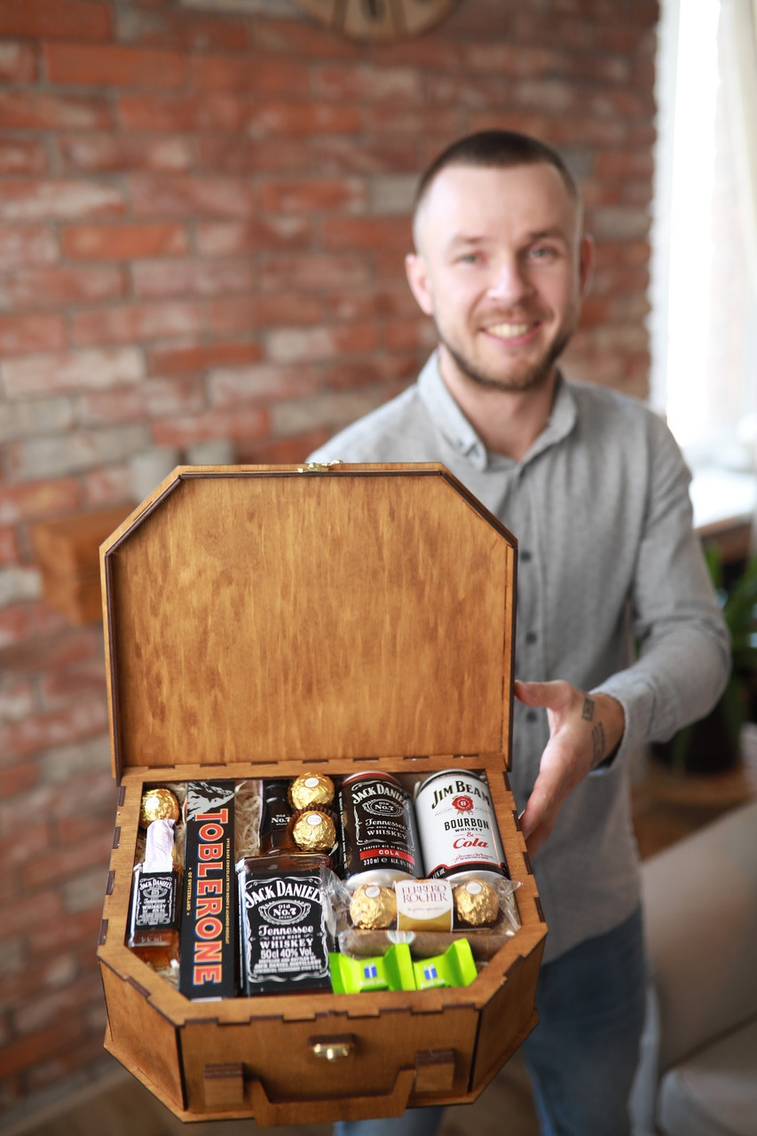 Как выбрать подарок мужчине на день влюбленных от CraftBoxUA