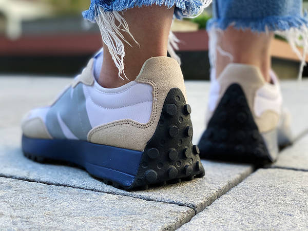 New Balance 327