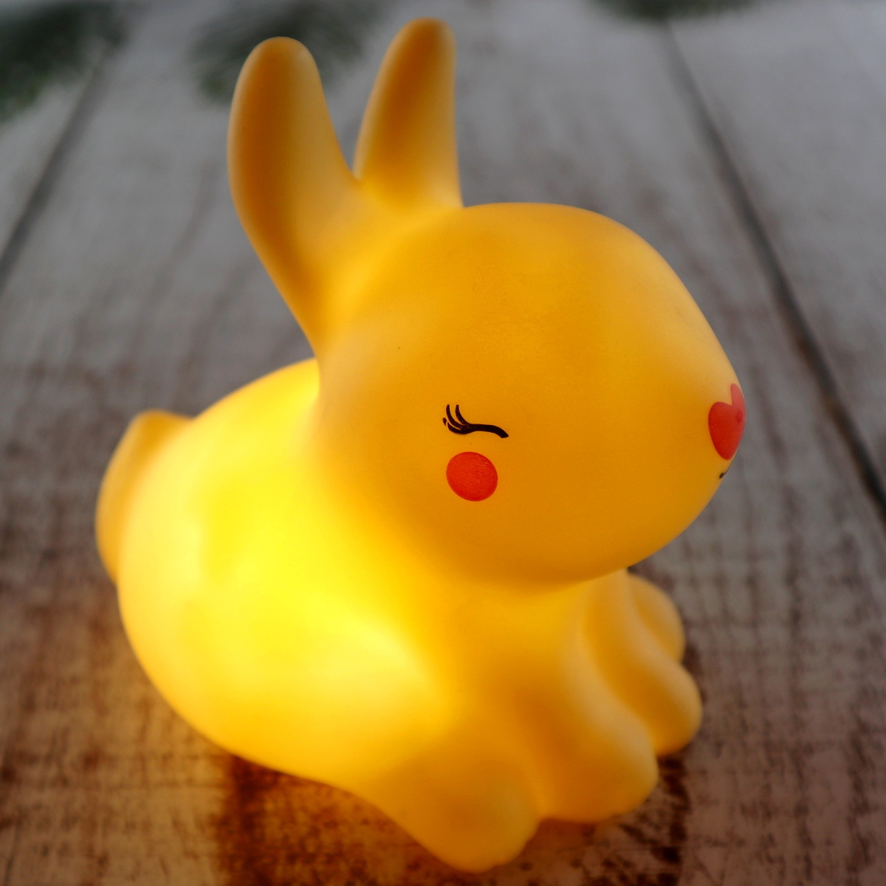 Детский настольный ночник-светильник зайчик на батарейках, светильник фигурка зайка светодиодный (Живые фото) - фото 1 - id-p1527689546