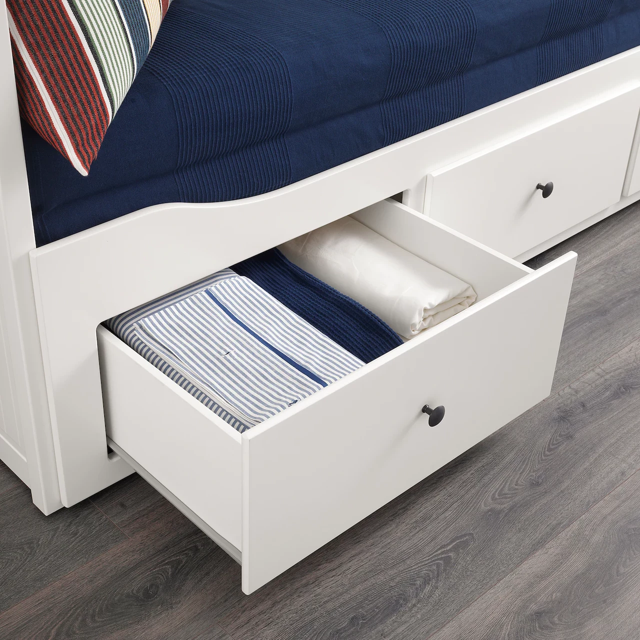 IKEA HEMNES Кушетка с 3 ящиками, 2 матраса, белый / фирма Осванг (894.281.07) - фото 4 - id-p1528990895