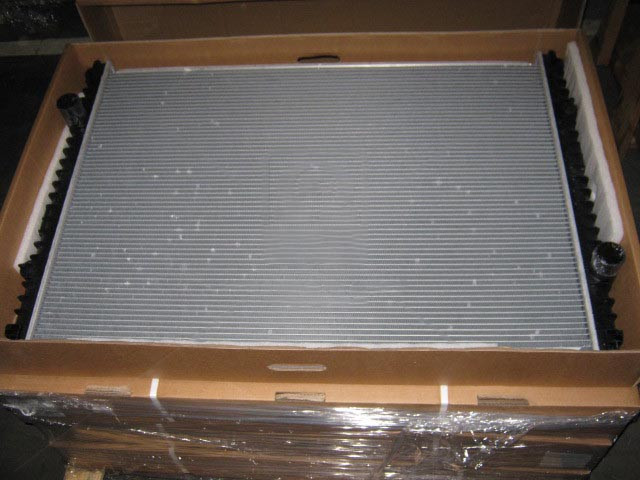 Радіатор охолодження RVI MAGNUM E-TECH 00 - 327750