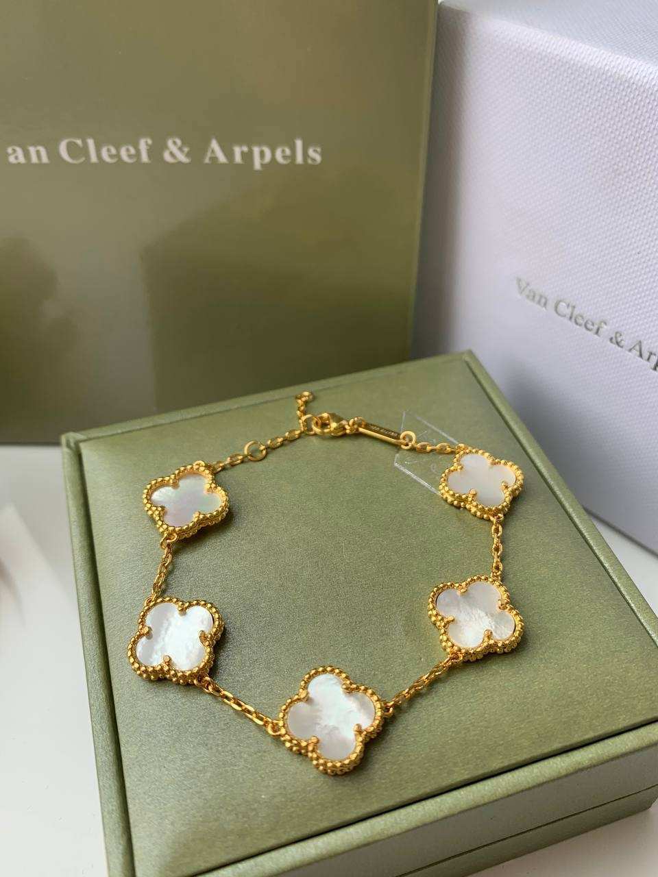 Браслет Ван Кліф на 5 елементів білий перламутр, покриття лимонним золотом AU750, фото 1