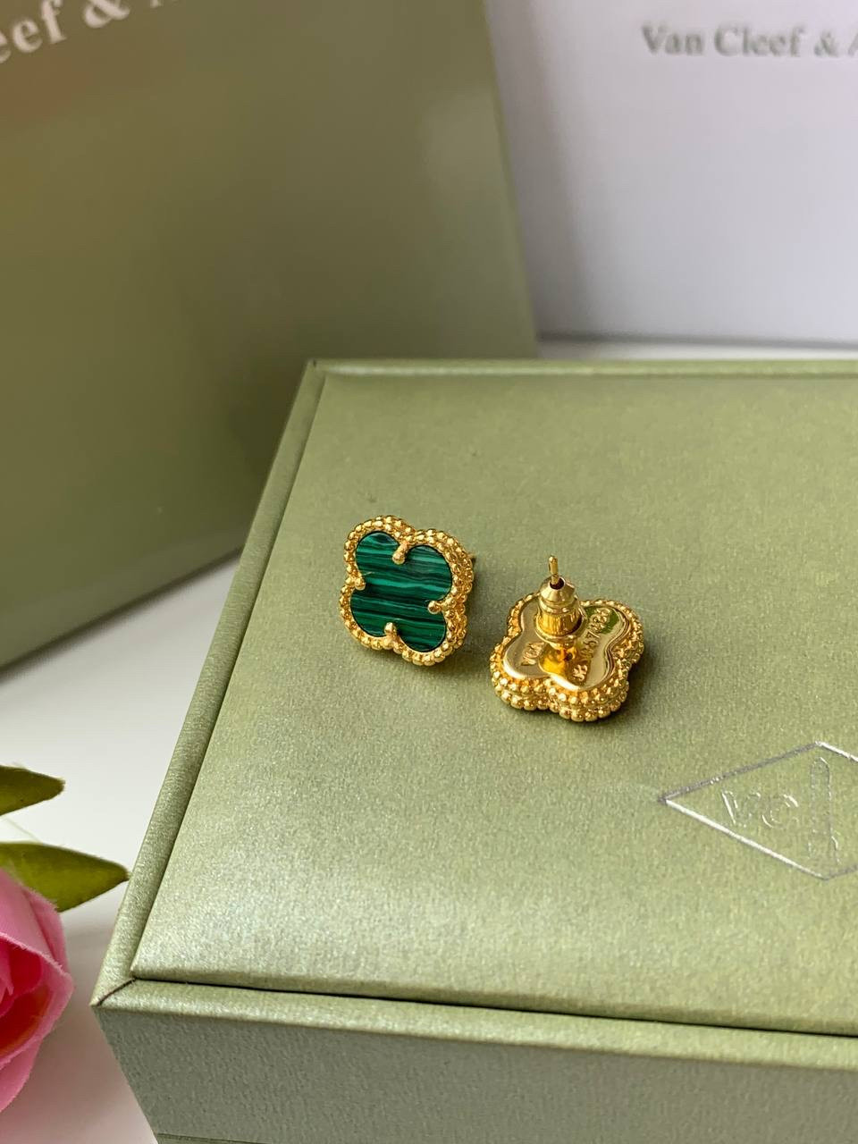 Сережки Клевер зелені в лимонному золоті / Сережки Ванкліф під малахіт на одну квіточку, фото 1