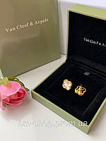 Сережки ВанКліф білі в брендовому пакованні напилення золотом AU750. Вставка перламутр. Можна комплектом.