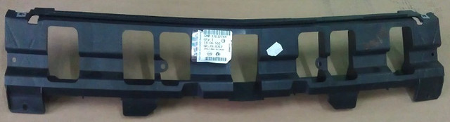 Кронштейн переднього бампера центральний GM 13212764 OPEL Meriva-A
