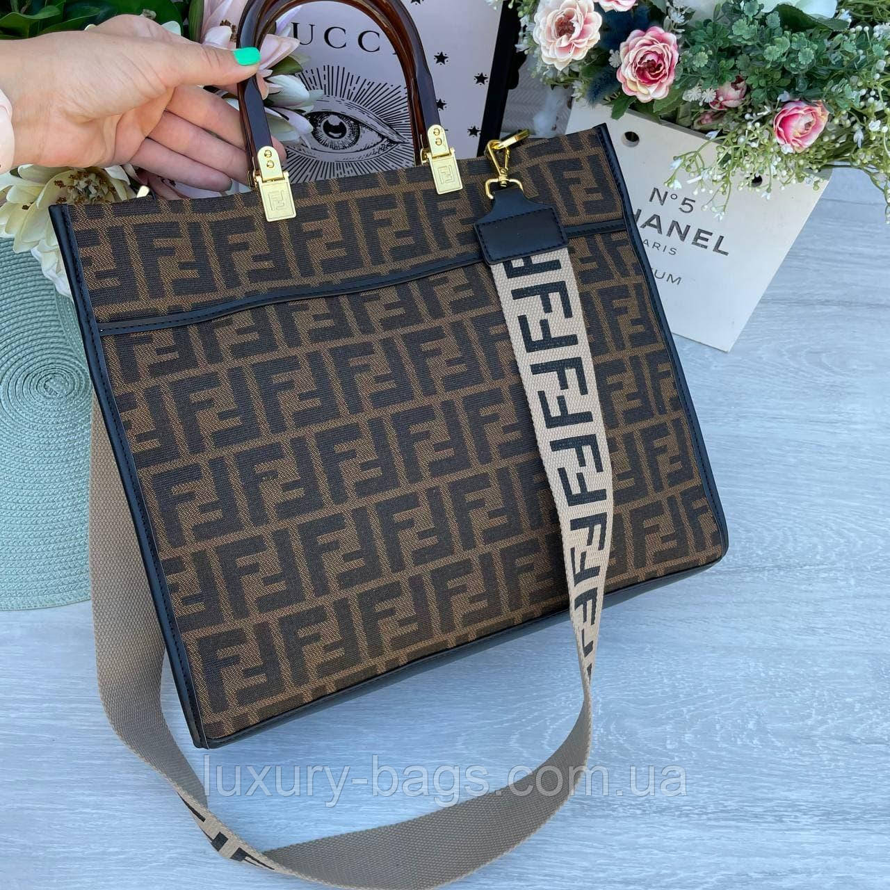 Крута жіноча сумочка Fendi