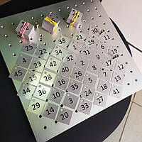 Металевий номерок ромб з отвором і номером під срібло для гардероба та примірювальних