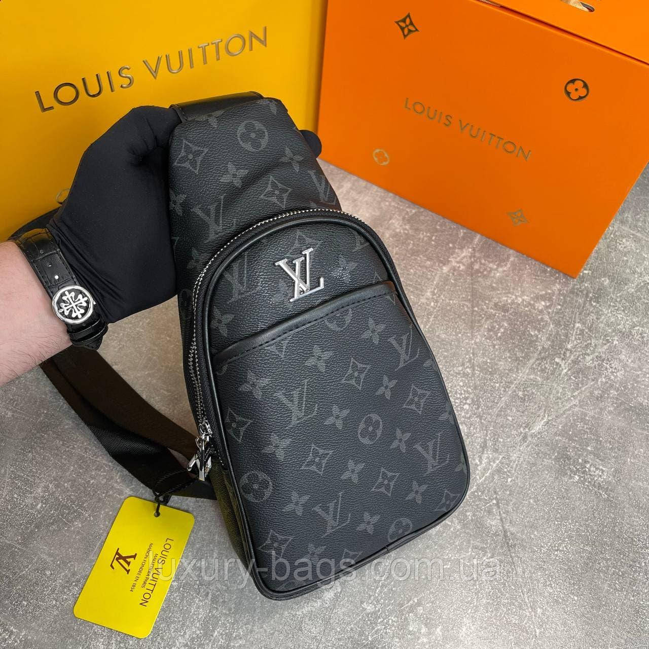 Стильна нагрудна сумка-слінг Louis Vuitton