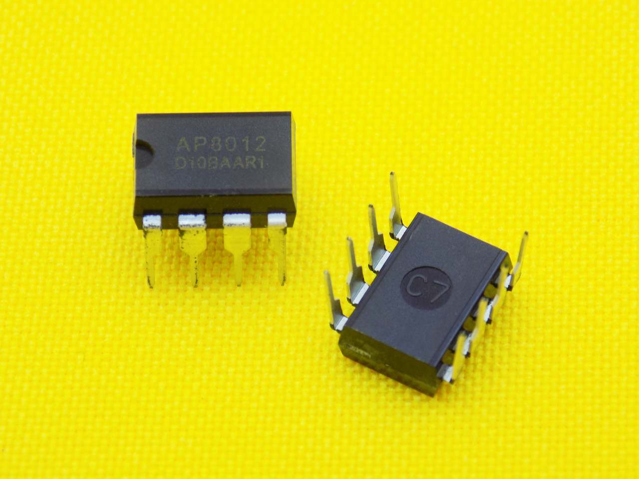 AP8012, DIP8