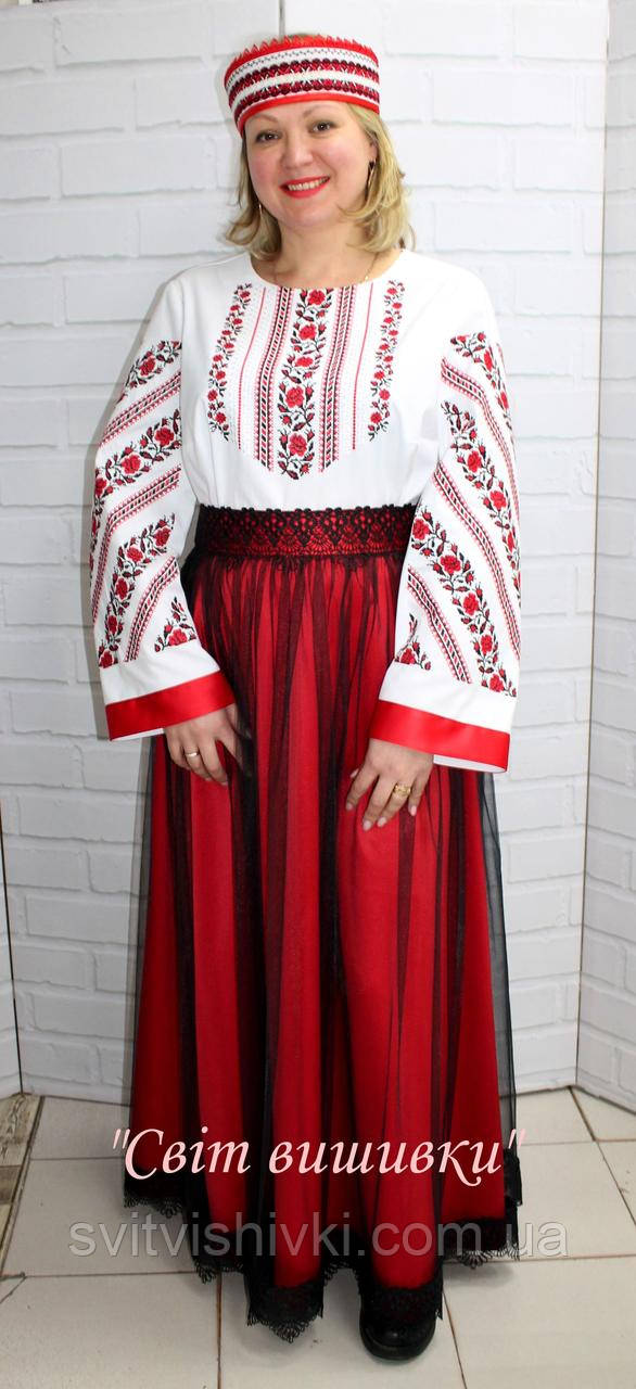 Сучасний жіночий костюм з вишивкою