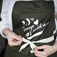 Прикольний фартух для кухні з написом "Готую з любов'ю" (хакі), фото 2