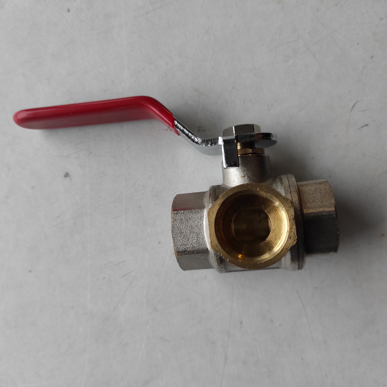 Кран триходовий (для води) 1\2 дюйма