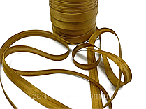 Атласна бейка золотистого кольору