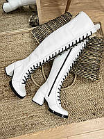Ботфорты кожаные высотой 58 см на шнуровке белые на каблуке 6 см деми или зимние