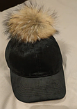 Чорна кепка з хутряним бубоном із єнота., фото 2