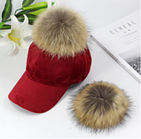 Чорна кепка з хутряним бубоном із єнота., фото 10