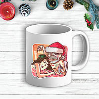Белая кружка (чашка) с новогодним принтом Дед Мороз с девушкой