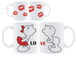 Парні білі чашки з принтом "Поцілунок Love"