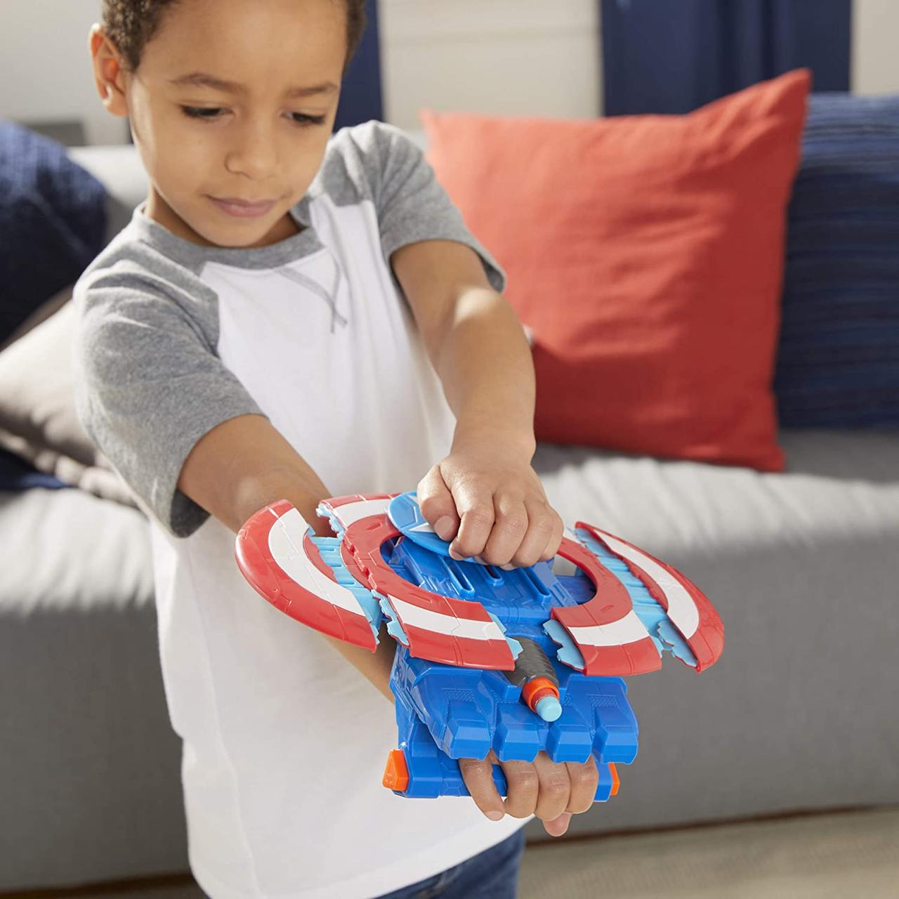 Драбина-швидкий щит-арбалет Капітан Америка.Captain America Strikeshot Shield Role Play Toy with 3 NERF