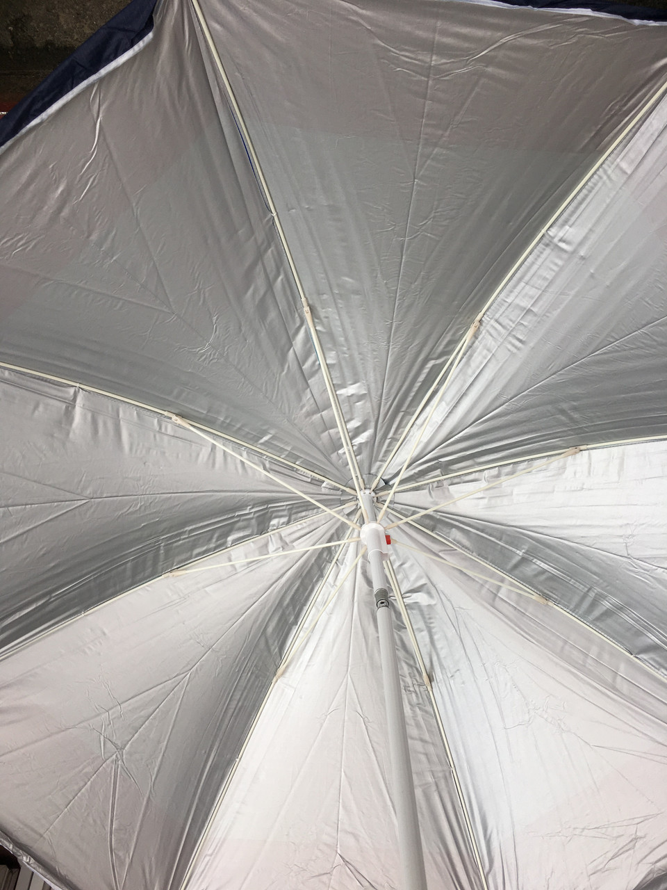 Пляжный зонт c серебряным напылением, регулеровкой наклона купола и металлопластиковыми спицами - фото 3 - id-p1531721573