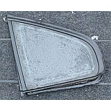 Скло дверей задньої лівої/правої (форточка) Volkswagen Passat B5, фото 2