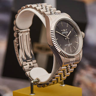 Invicta 29372 deals