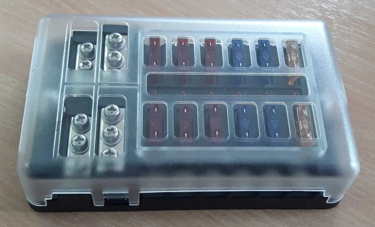 Блок для 12 запобіжників. Із захисною кришкою. З індикатором перегоряння., фото 1