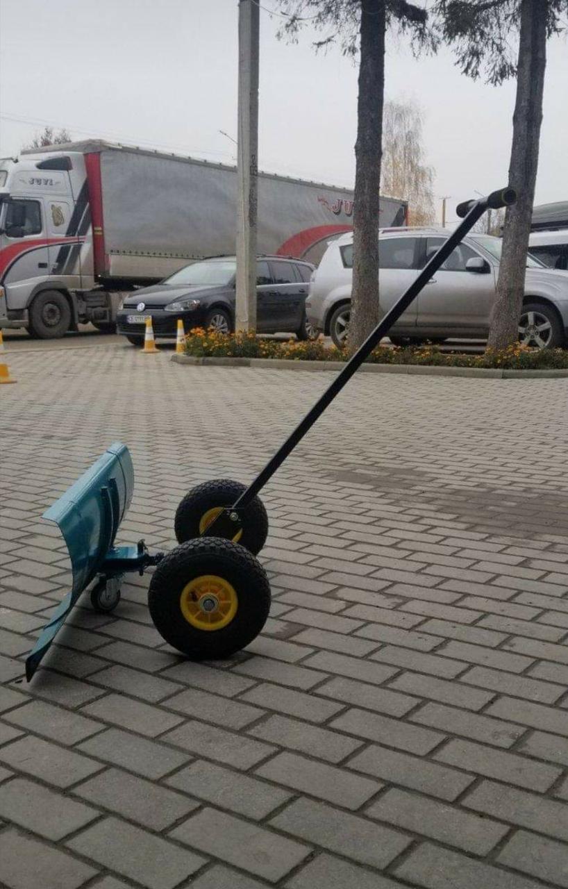 Снегоотвал, снігоприбирач ручної на колесах