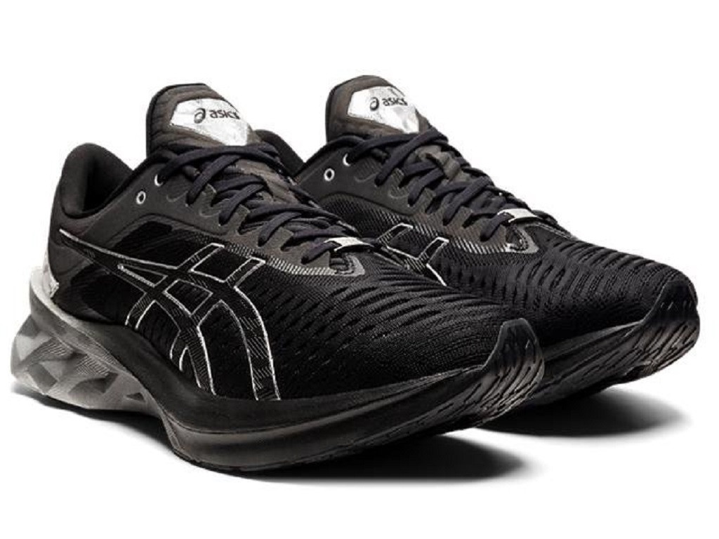 Бігові кросівки ASICS NOVABLAST PLATINUM 1011B157-001