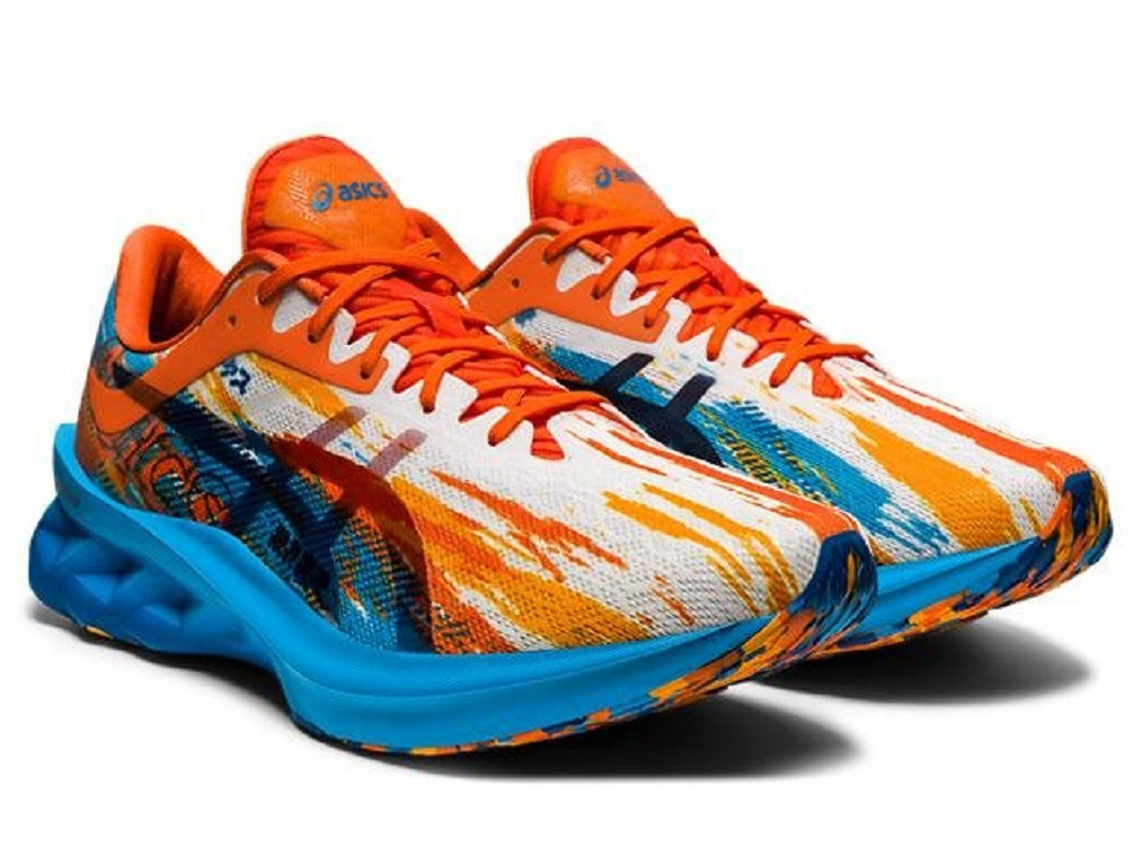Бігові кросівки ASICS NOVABLAST 1011B239-400