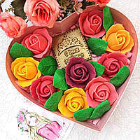 Шоколадний подарунковий набір у серці Шоколадний подарунок жінці на день народження Троянди із шоколаду Фігурки з шоколаду