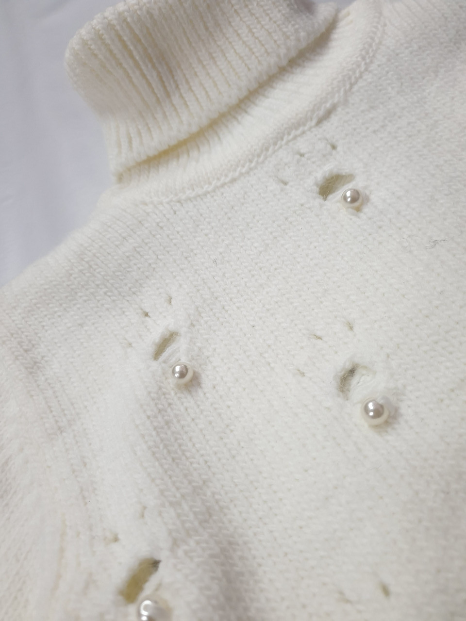 Білий вовняний светр з перлинками на дівчинку 128 зросту - фото 2 - id-p25991644