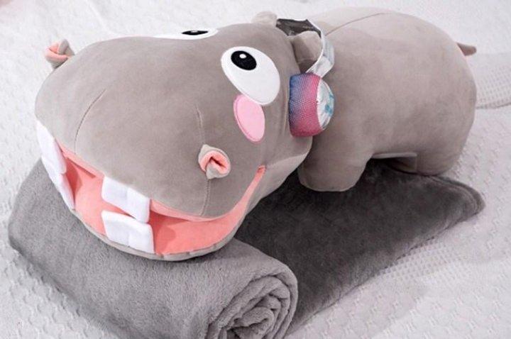Плюшева іграшка Плед-подушка Hippo Бегемот у навушниках 65 см.Топ!