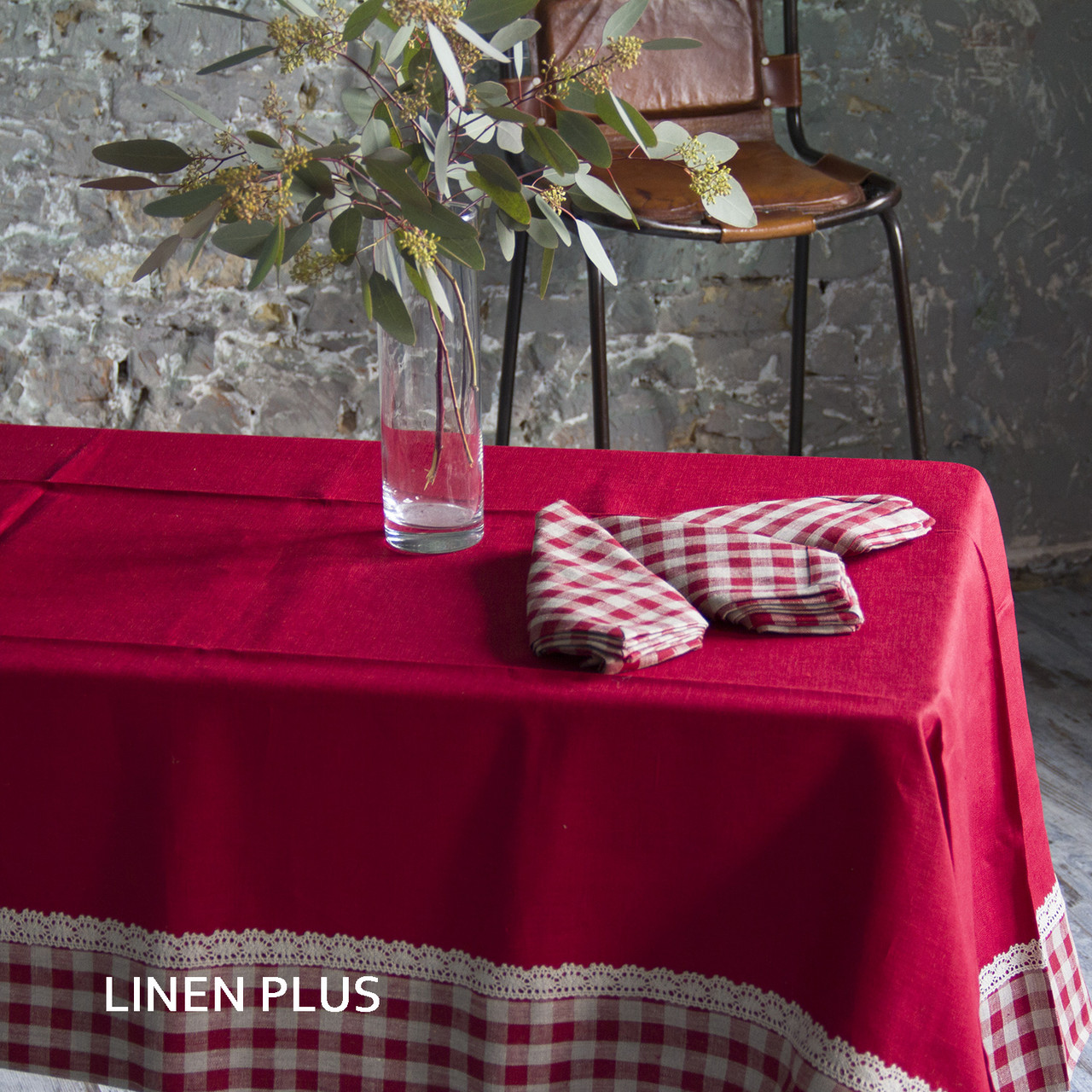 Лляний комплект столової білизни червоного кольору з мереживом, скатертина 150*250 см,100% льон