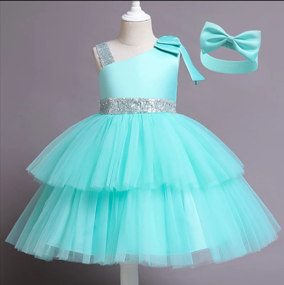 Пишне плаття колір м'ятаLush dress mint color