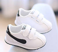 Детские кроссовки белого цвета для малышей