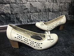 Натуральні перфоровані туфлі білого кольору, Alpina, Словенія 40