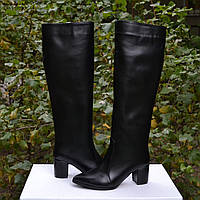 Шкіряні чоботи на високих підборах