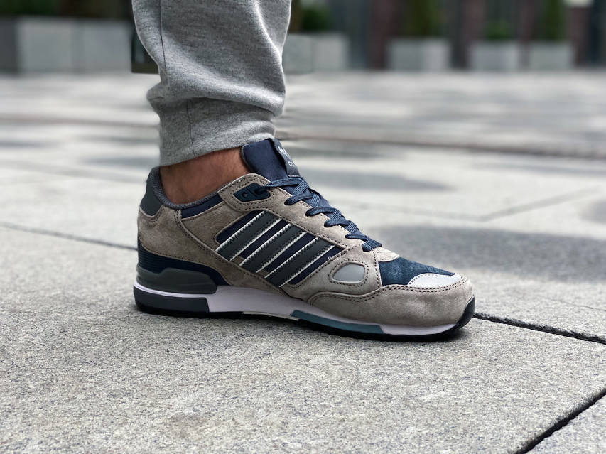 雅 鮮やかで立体的な“Onitsuka Tiger”の文字がプリントされたスペシャル