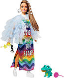 Лялька Барбі Екстра Barbie Extra #9 GYJ78 у довгій райдужній сукні з крокодилом Doll Blue Jacket Оригінал, фото 3