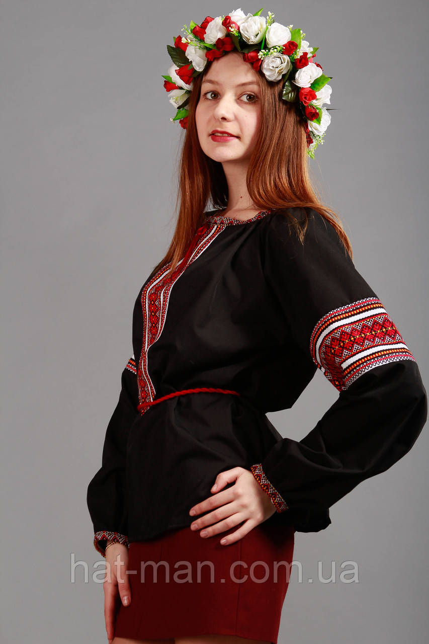 Жіноча вишиванка з тісьмою