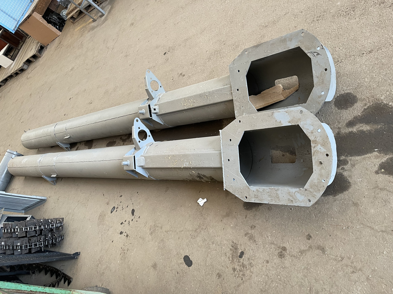 Кожух вивантаженого шнека КЗС-812 КЗК-8-0206010 ПОЛЕЯ