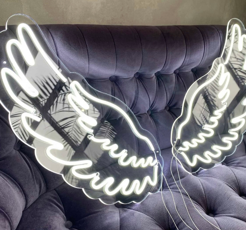 Неонові крила Manific Decor на прозорій акриловій основі
