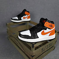 Кроссовки для подростков черные с оранжевым и белым Nike Air Jordan 1 Retro Mid. Обувь женская Джорданы